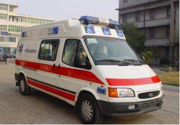 嘉鱼县救护车租赁